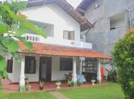 Talalla Bay Inn Beach Bungalow