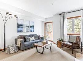 Chic 1BR City Nest Heated Parking and Hot Tub and Pool