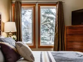 Spacious Getaway near Banff with Heated Pool