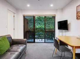 Modern CBD Abode with Lush Balcony - Parking - Gym