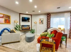 Unique, Convenient Couples Apt Near Dtwn Flushing