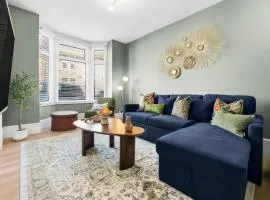 3-Bedroom Stunning, Cosy, Luxurious House in Fratton, Sleeps 8 with Parking, Pet-Friendly - LONG TERM STAY SPECIAL OFFER AVAILABLE! - by Blue Puffin Stays