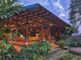 Casa Alma, Nature Escape with River, Trails and Views