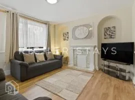 Spacious 3BR House in Tilbury, Driveway and Garden