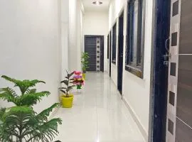 Krishna guest House luxury stay in Ayodhya - 600 meter away from ram mandir