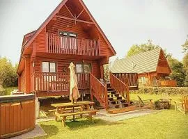 Luxury Woodland Retreat I Charming Log Cabin I Lake View I Open Fire I Private Hot Tub & Sauna
