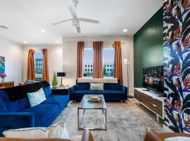 Luxury 3-Story Home w Pool & Parking garage, ξενοδοχείο στη Νέα Ορλεάνη