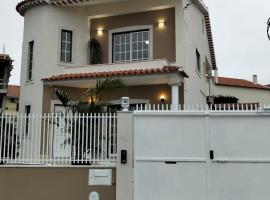 Famões Paradise Guest House, hotel in Odivelas