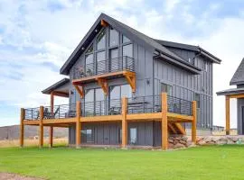 Mtn and Lake Views Family Retreat in Garden City!
