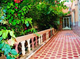 Sunny Villa in Erfoud City Centre - Terrace & Garden, hôtel à Erfoud
