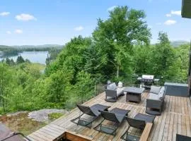 Laurentides Scandinavian Chalet with Jacuzzi and Lake