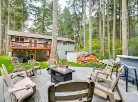 Hot Tub and Fireplace Peaceful Anderson Island Home