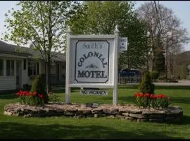 Smith's Colonial Motel