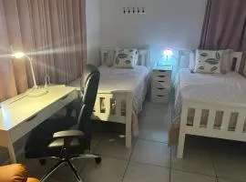 UQ big room 2 bed for 2 people1