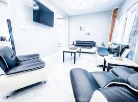 Perfect 6BR Stay Near Niagara Falls & Attractions