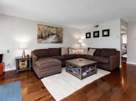 Golf Course Views - 3 King Suites - Fireplace - EV, ξενοδοχείο σε Mount Torry Furnace