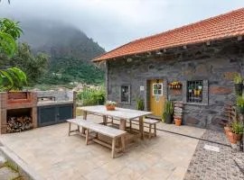 The Yellow Cottage Nature House São Vicente Madeira Island