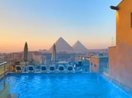 Pyramid Front Hotel