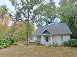Towering Oaks Cottage