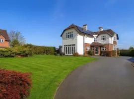 Spacious 4-Bed Home - Oswestry - Families & Groups