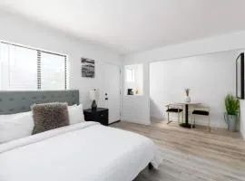 Sunny Studio in the Heart of Venice - B