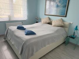 Apartament przy polu golfowym, ξενοδοχείο σε Niesulice