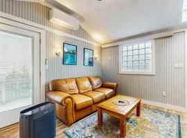 Shorelands Resort Cottage 40, viešbutis mieste Kenebankas