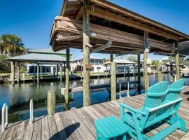 2 Mi to Beach! Canal-Front Escape in Crystal River