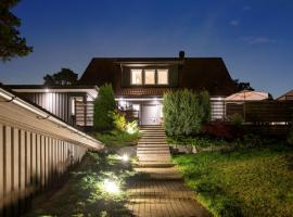 Modern Swedish villa, hotell sihtkohas Täby