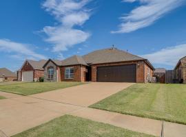 브로큰 애로우에 위치한 호텔 Pool Access Newly Remodeled House in Broken Arrow