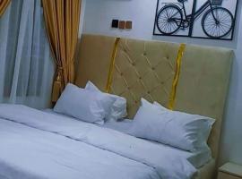 Jade Luxe 2 Bedroom Apartment、Agborのホテル
