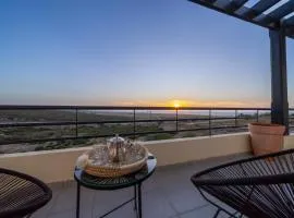 Ocean Dream - Spacious Duplex with Ocean View, Astonishing Sunset - 4 Bedrooms with Balcony - WIFI, IPTV