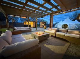 Forest Hillside Glamping Retreat, hotel in Lochiel