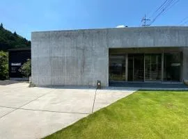 一棟貸切hostel campagneコンクリート打ちっぱなし