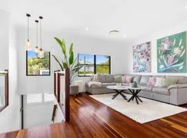 5BDR Ultimate Family Retreat Pool Toys Galore