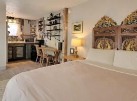 Rosewood Studio by WanderLodges, hotel in Medford