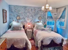3BR 2BA Historic Mid City family BACH parties FQ!!