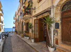 Cozy Apartment In Trappeto With Wifi