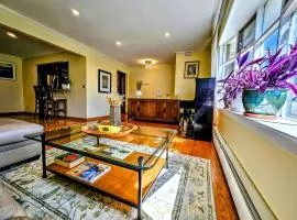 3 Bed 2 Bath, Near UAlbany & MVP Arena, Private Driveway Parking