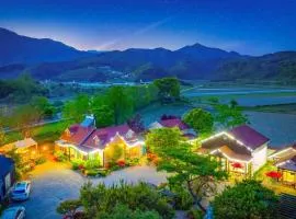 Gapyeong Adelheim Pension Dogs Allowed, Group Rooms, Spa