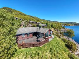 Nice Home In Liarv&aring;g With Sauna, hotel com spa em Vik