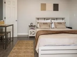 Intimate Guesthouse with Private Entrance