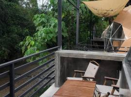 TheNyaman Place, tented camp a Hulu Langat