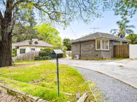 Comfy Croydon Family Getaway Near Trails and Cafes, hotel Croydonban