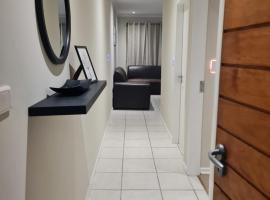 1 Bedroom Luxury Apartment, Beacon Bay North, East London, hotel in East London