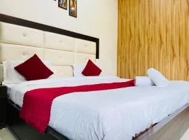 Hotel Yogasthali Tapovan - Budget Friendly !! Couple Friendly !! Family Friendly !! Lift !! Parking !! Open Rooftop