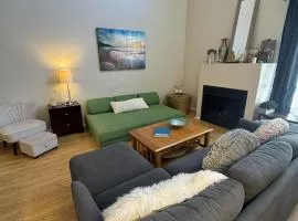 HOLLYWOOD- Cozy Penthouse with Private Rooftop