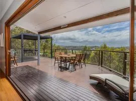 Hillcrest Retreat with River Views