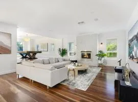 East Lindfield Family Retreat with Pool & Garden