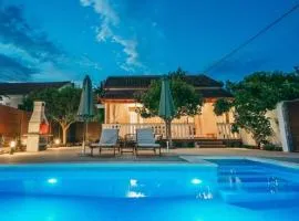 Stella with pool & heated jacuzzi